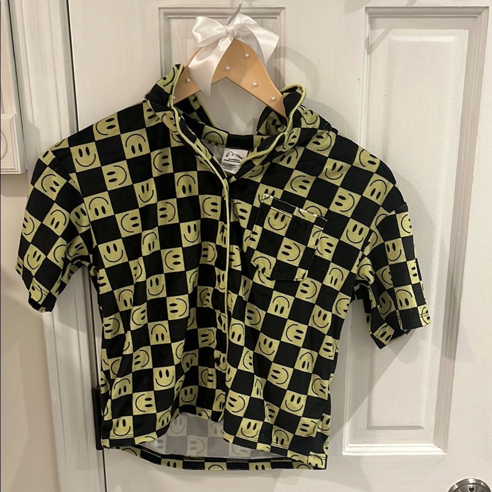 SHEIN Black and Yellow Button Down Shirt with Geometric Pattern